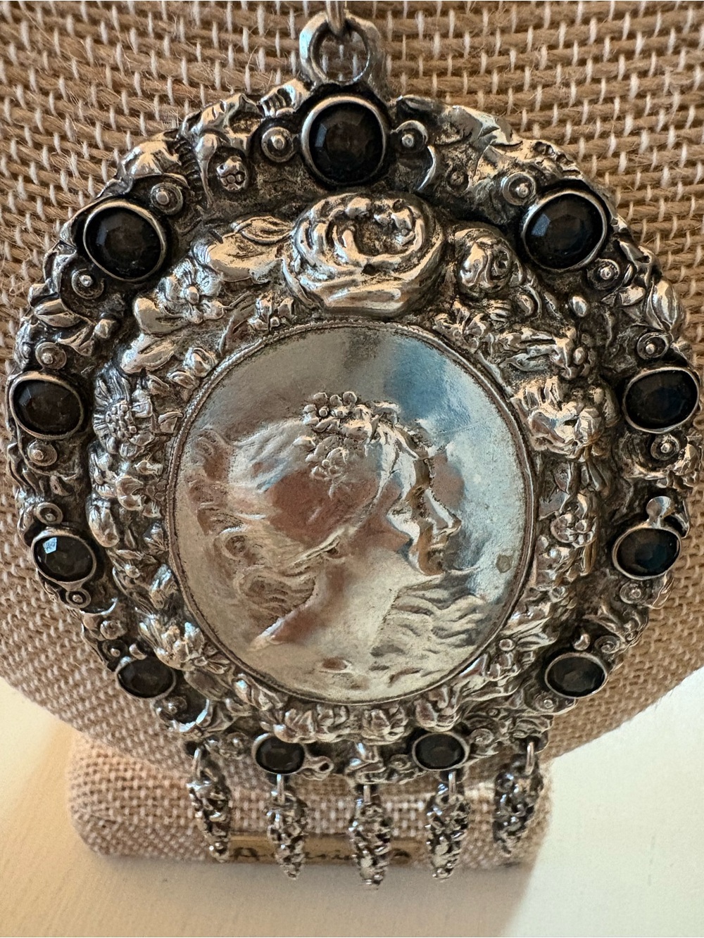 Vintage Signed Goldette Large Silver-Tone Cameo Pendant Necklace - Picture 2 of 9